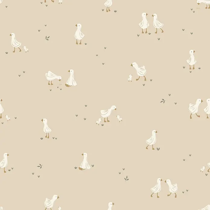 Little Dutch Vliestapete kleine Gans - Beige/Weiß, Tieroptik, 10 x 0,53 m - Helles beiges nahtloses Muster mit weißen Enten, Entenküken und kleinen grünen Blättern.