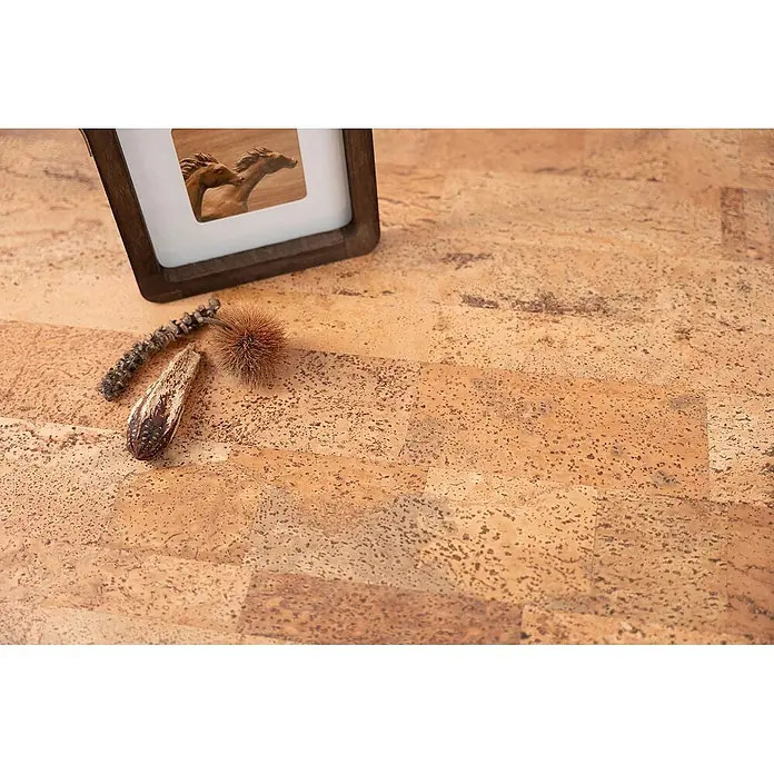 Bricoflor Korkboden Klick-System Korkparkett versiegelt, Schiffsboden natur dunkel, 2,136 qm/Ka - 295 x 905 x 10,5 mm - Texturierter Korkboden in warmen Naturtönen mit deutlichem Dielenmuster.
