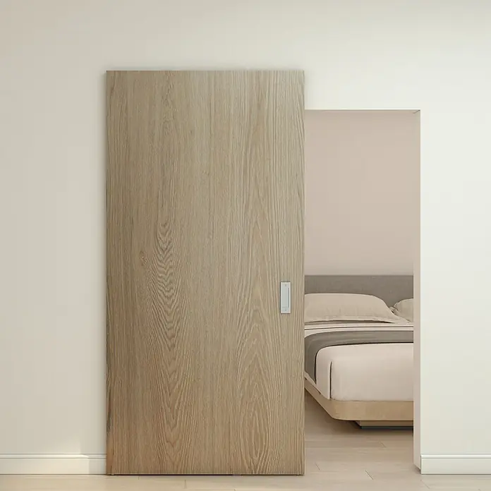 Inova Schiebetür-Komplettset Holzschiebetür Eiche mit verdeckter Laufschiene und Softclose 1030 x 2100mm - 1.030 x 2.100 mm - Schiebetür aus hellem Holz mit Griffmulde, teilweise in ein Schlafzimmer geöffnet.