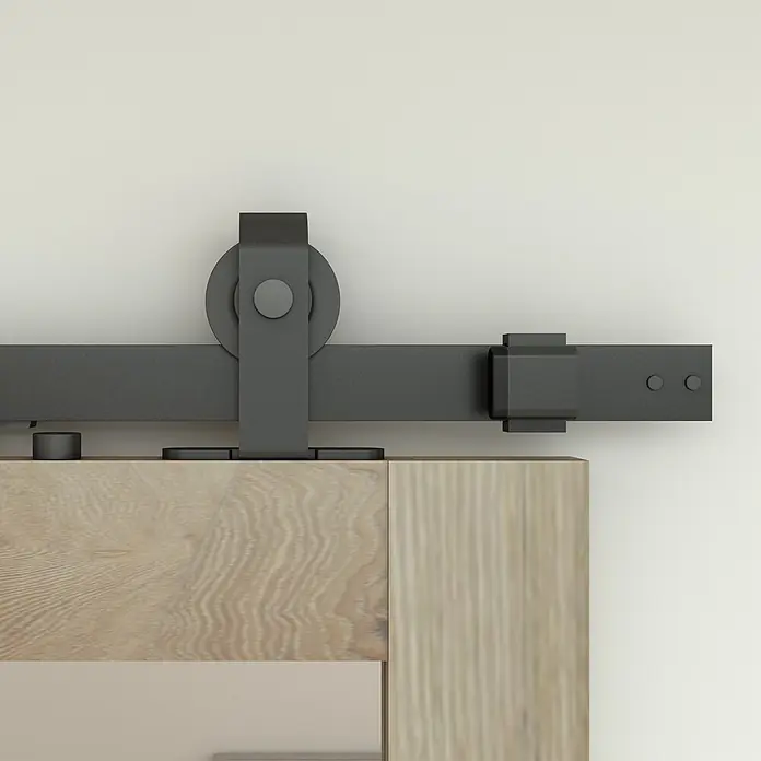 Inova Schiebetür-Komplettset Holzschiebetür Eiche mit Glaseinsatz und Softclose 1025 x 2150 mm - 1.025 x 2.150 mm - Dunkelgraue Metall-Schiebetürbeschläge mit heller Holztür, bestehend aus Schiene, Rolle, Türstopper und Bodenführung.
