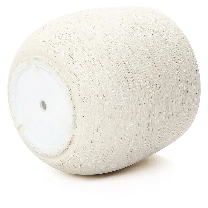 Hometopia Pflanztopf HTPL0166 - Außenmaß (Ø x H): 31 x 31,8 cm, Verbundwerkstoff, Weiß - Ovaler, hellbeiger, texturierter Blumentopf liegt auf der Seite und zeigt den Boden mit Abflussloch.