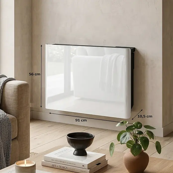 HJM Emisor térmico cerámico Solea con WiFi - 2.000 W, Blanco, 91 x 10,5 x 56 cm, Cerámico - Mesa plegable de pared blanca brillante, 91x56x10.5 cm, mostrada en una sala de estar.