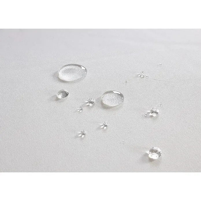 Mendler Loungemöbel-Set HWC-H54 - 3 -tlg., Holz, Hellbraun, Polster cremeweiß, Hellbraun, Polster cremeweiß - Klare Wassertropfen perlen auf einer weißen, wasserabweisenden Stoffoberfläche ab.