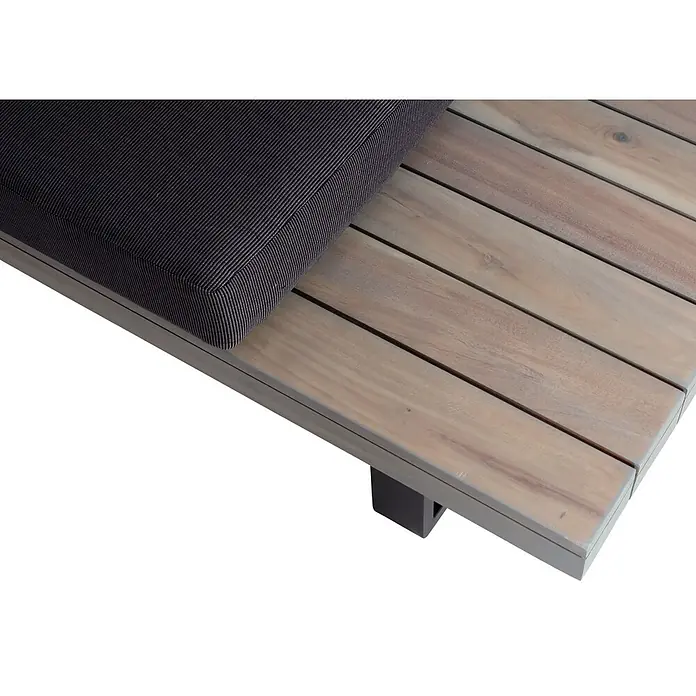 Mendler Loungemöbel-Set HWC-H54 - 2 -tlg., Holz, Grau, Polster dunkelgrau, Grau, Polster dunkelgrau - Nahaufnahme eines Outdoor-Möbelstücks mit hellen Holzlatten und einem dunkelgrauen Stoffkissen.