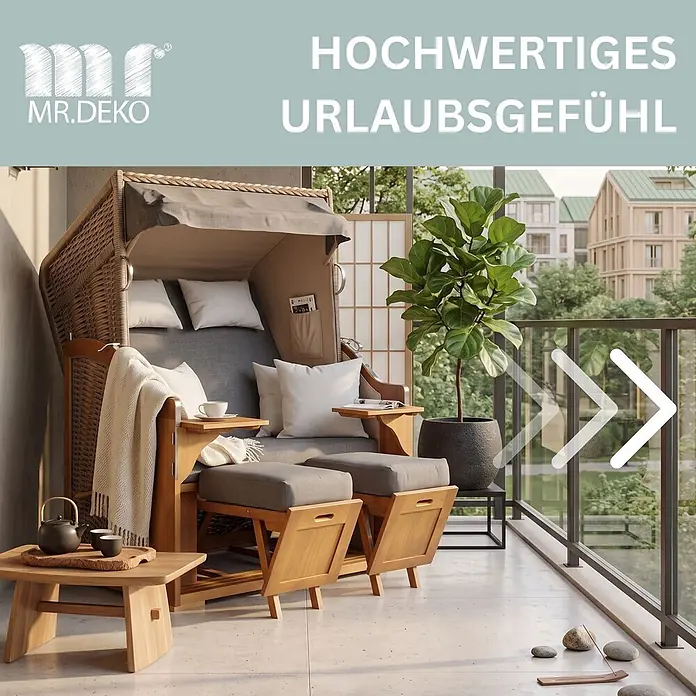 Bene Living Strandstuhl Strandkorb Schleswig Pinie Braun PE Mokka Dessin 558 - 1 Stk., Pinienholz. Polyrattan, Rückenlehne verstellbar, PE Mokka - Ein geflochtener Strandkorb mit grauen Kissen und beiger Markise, gemütlich auf einem modernen Balkon mit Fußstützen eingerichtet.