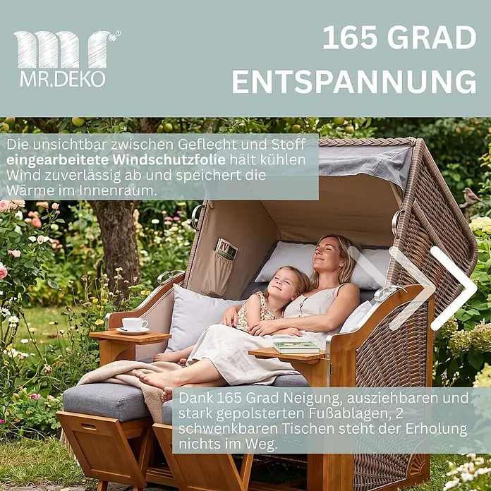Bene Living Strandstuhl Strandkorb Schleswig Pinie Braun PE Mokka Dessin 558 - 1 Stk., Pinienholz. Polyrattan, Rückenlehne verstellbar, PE Mokka - Geflochtener Strandkorb mit Frau und Kind, die sich in einem Garten entspannen. Er bietet 165° Neigung, ausziehbare Fußstützen und schwenkbare Tische.