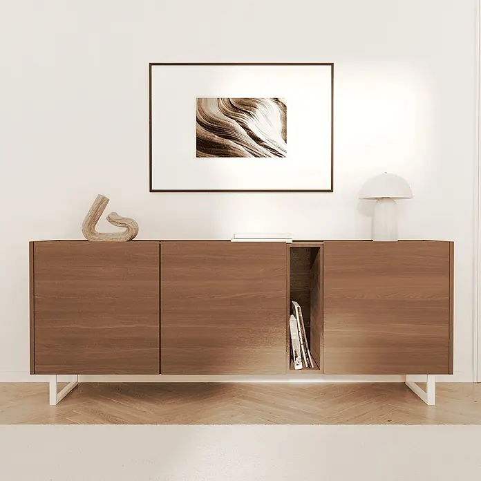 HEVVA Möbelfuß-Set GRAZ - L x B x H: 30 x 3 x 15 cm, Metall, 2 Stk. - Holz-Sideboard mit offener Nische, Deko-Objekt und Lampe, darüber ein gerahmtes Kunstwerk.