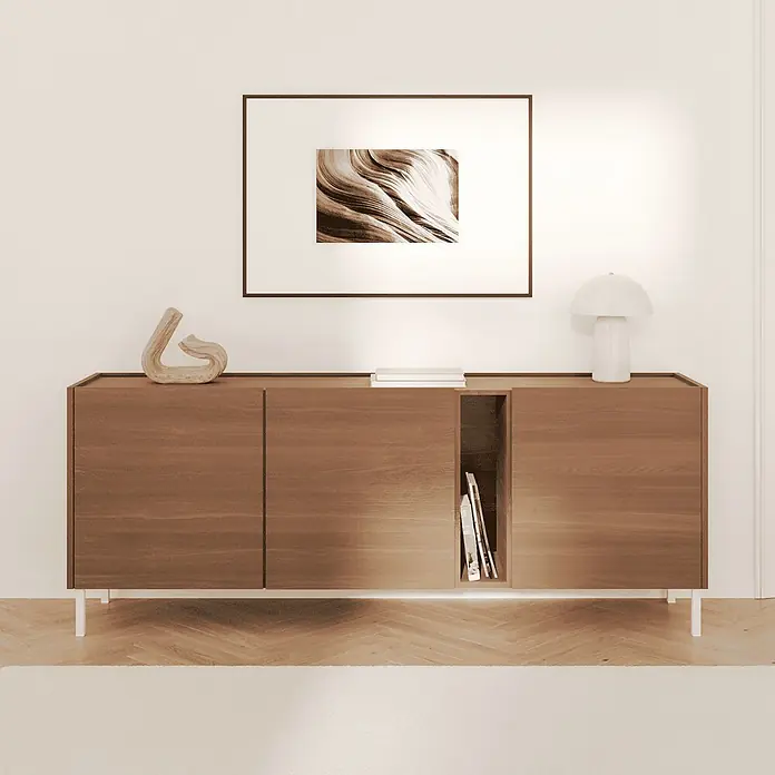 HEVVA 4x Möbelfüße - LUZERN - Höhe 25 cm,Quadratisch, Weiß -  - Modernes hellbraunes Sideboard aus Holz mit weißen Beinen und integrierter Unterbeleuchtung, mit offenem Fach voller Bücher.