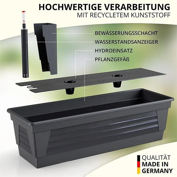 Plastard Pflanzkasten 80 cm Anthrazit - Balkonkasten & Bewässerungssystem - 1 Stk., Außenmaß (L x B x H): 80 x 21 x 17 cm, Kunststoff, Anthrazit - Zerlegter dunkelgrauer Selbstbewässerungs-Blumenkasten aus recyceltem Kunststoff. Zeigt Pflanzgefäß, Einsatz, Wasserstandsanzeiger, Bewässerungsschacht.