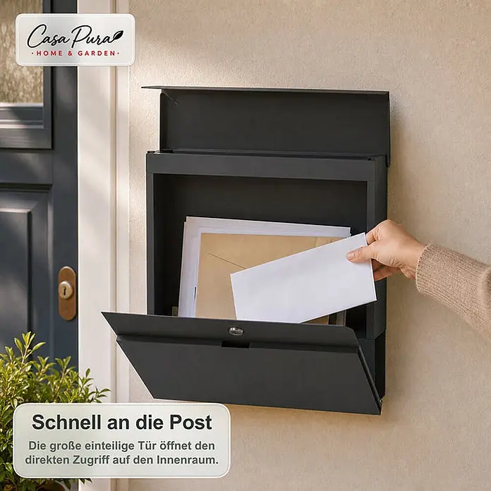 Floordirekt Wandbriefkasten Pascal - L x B x H: 10,5 x 37 x 37 cm, Anthrazit, Stahl, Zeitungsfach - Dunkelgrauer Wandbriefkasten, geöffnet mit einer Hand, die Post entnimmt.