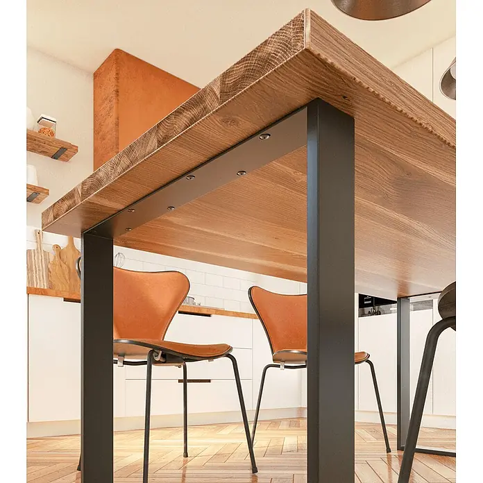 HEVVA Tischgestell BASEL - L x B x H: 70 x 8 x 72 cm, Metall - Ein robuster Esstisch mit dicker Naturholzplatte und schwarzen Metallbeinen in einer modernen Küche mit orangefarbenen Stühlen.