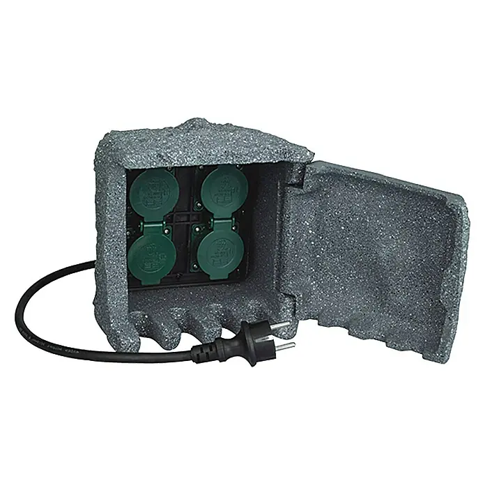 Voltomat Baustromverteiler Power Rock - Anzahl Steckdosen Schuko: 4 Stk., IP44 - Eine wetterfeste Outdoor-Steckdose in Steinoptik mit vier grünen Abdeckungen und einem schwarzen Stromkabel.