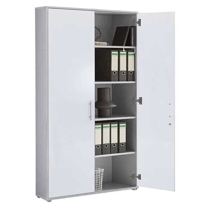 BMG Möbel Aktenschrank Office Edition Aktenschrank 5 OH - B x T x H: 85 x 33 x 186 cm, Weiß - Weißer glänzender Büroschrank mit zwei Türen, eine offenbart Regale mit Ordnern und einer dekorativen Vase.