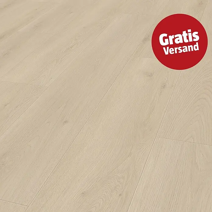 Vinylboden Rigid - Eiche Dalvik, Landhausdiele, 1.220 x 229 x 5,5 mm - Helles beigefarbenes Laminat in Holzoptik mit rotem „Gratis Versand“-Aufkleber.