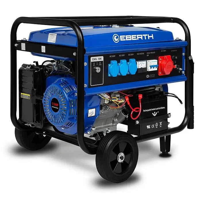 EBERTH Stromerzeuger Benzin 5500 W, 13 PS, 230/400 V, E-Start, Fahrwerk, AVR - Nennleistung: 5 kW, Tankvolumen: 25 l - Blauer EBERTH Stromerzeuger mit 13-PS-Benzinmotor, schwarzem Rahmen, Bedienfeld, Batterie und Rädern.