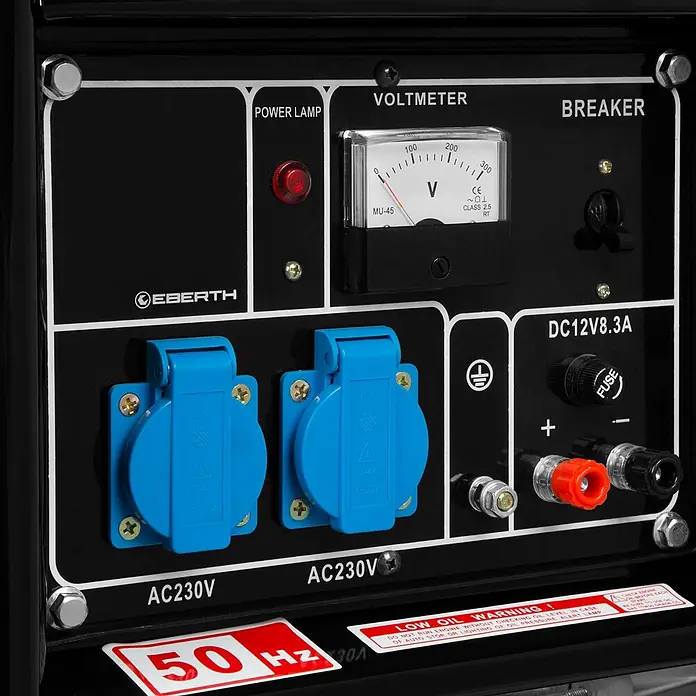 EBERTH Stromerzeuger Diesel 2000 W, 3,8 PS, 230 V, 1 Phase, AVR, Seilzugstart - Nennleistung: 1,8 kW, Tankvolumen: 12 l - Schwarzes Generator-Bedienfeld mit zwei blauen AC230V-Steckdosen, Voltmeter, Lampe, Schalter und DC12V-Ausgang mit Sicherung.