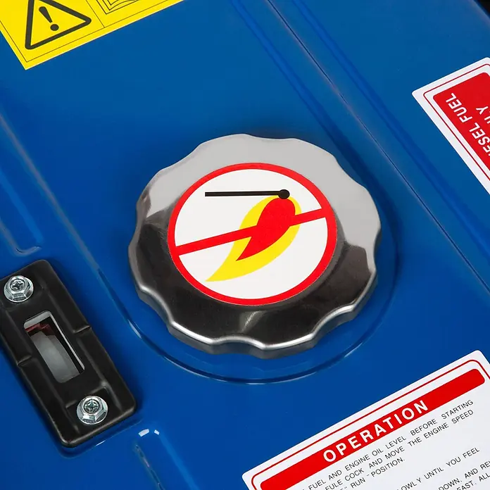 EBERTH Stromerzeuger Diesel 2000 W, 3,8 PS, 230 V, 1 Phase, AVR, Seilzugstart - Nennleistung: 1,8 kW, Tankvolumen: 12 l - Blauer Generator mit metallischem Tankdeckel mit "Rauchverbot"-Warnung und schwarzer Tankanzeige.