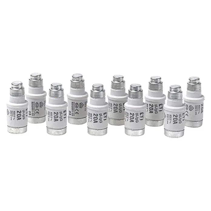 Neozed-Sicherung - 20 A, 400 V, D02, E18, 10 Stk. - Eine Nahaufnahme von einer Reihe von ETI gL/gG 20A Sicherungen, die für 400V Wechselspannung ausgelegt sind und CE-gekennzeichnet sind.