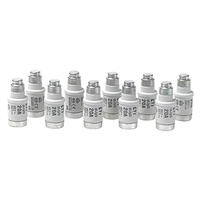 Neozed-Sicherung - 20 A, 400 V, D02, E18, 10 Stk. - Eine Nahaufnahme von einer Reihe von ETI gL/gG 20A Sicherungen, die für 400V Wechselspannung ausgelegt sind und CE-gekennzeichnet sind.