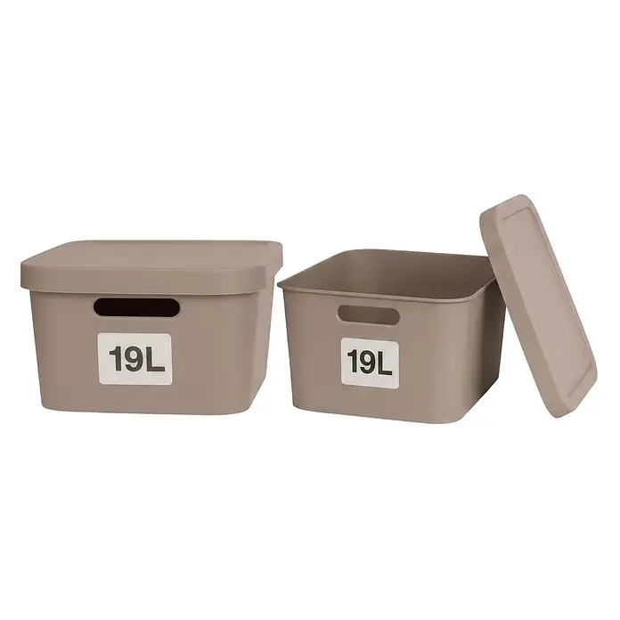 Plastard Aufbewahrungsbox-Set 2er-Set 19 Liter in Pink mit Deckel – Stapelboxen, Lagerboxen - L x B x H: 45,5 x 33,5 x 15,5 cm, Kunststoff, Pink, 2 Stk. - Zwei beigefarbene Kunststoff-Aufbewahrungsboxen mit Deckeln, eine geschlossen, eine offen, beide mit „19L“ beschriftet.