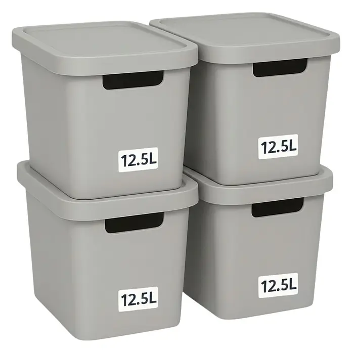Plastard Aufbewahrungsbox-Set 4er-Set 12,5 Liter in Grau mit Deckel – Stapelboxen, Lagerboxen - L x B x H: 32 x 22 x 24 cm, Kunststoff, Grau, 4 Stk. - Vier gestapelte hellgraue Plastik-Aufbewahrungsboxen mit Deckeln und Griffen, jeweils mit "12.5L" beschriftet.