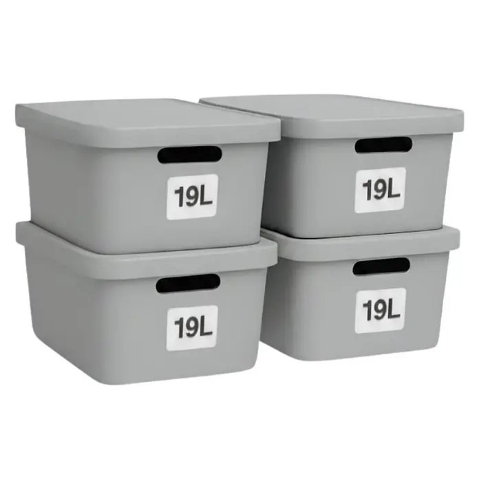 Plastard Aufbewahrungsbox-Set 4er-Set 19 Liter in Grau mit Deckel – Stapelboxen, Lagerboxen - L x B x H: 45,5 x 33,5 x 15,5 cm, Kunststoff, Grau, 4 Stk. - Vier gestapelte graue Aufbewahrungsboxen mit Deckeln, je 19L Fassungsvermögen.