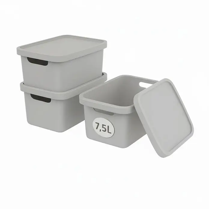 Plastard Aufbewahrungsbox-Set 3er-Set 7,5 Liter in Grau mit Deckel – Stapelboxen, Lagerboxen - L x B x H: 32 x 22 x 15 cm, Kunststoff, Grau, 3 Stk. - Hellgraue Kunststoff-Aufbewahrungsboxen mit Deckeln; eine offene Box zeigt '7,5L' Fassungsvermögen.