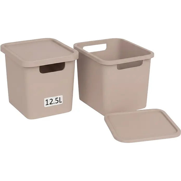 Plastard Aufbewahrungsbox-Set 2er-Set 12,5 Liter in Pink mit Deckel – Stapelboxen, Lagerboxen - L x B x H: 32 x 22 x 24 cm, Kunststoff, Pink, 2 Stk. - Zwei beigefarbene Kunststoff-Aufbewahrungsboxen mit Deckeln. Eine ist mit 12,5L beschriftet; die andere ist offen dargestellt.