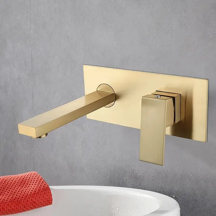 Hudor Waschtischarmatur Alphée - Seidenmatt - Gebürstete goldene Wandarmatur für das Badezimmer mit rechteckiger Blende und Hebelgriff.
