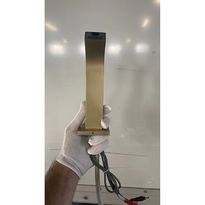Hudor Waschtischarmatur 018 - Hochglänzend - Gebürsteter goldener rechteckiger Wasserhahn oder Sensorspender mit freiliegenden Kabeln.