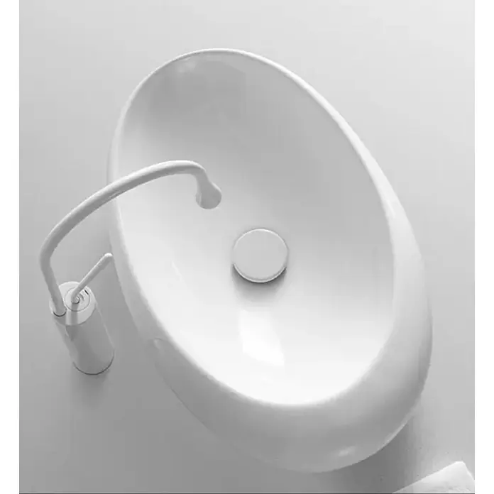 Hudor Waschtischarmatur - Matt - Weißes ovales Keramik-Aufsatzwaschbecken mit integriertem modernem weißen Wasserhahn und Abflussabdeckung.