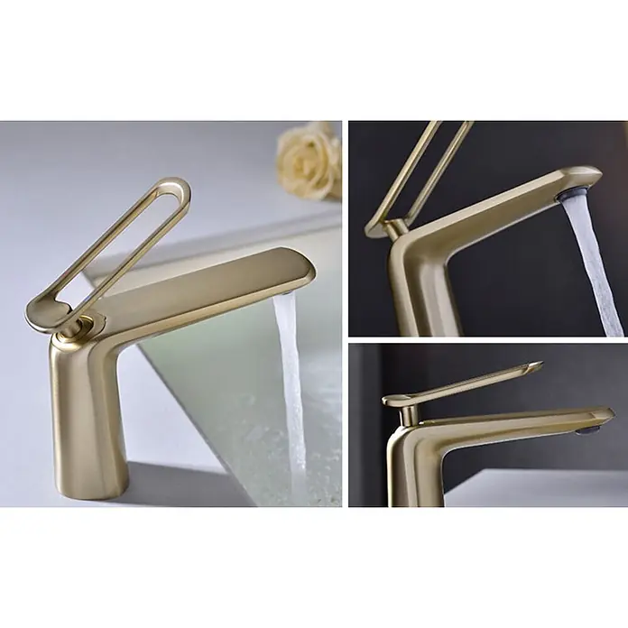 Hudor Waschtischarmatur Scamandre 7697 - Seidenmatt - Moderner Wasserhahn in gebürstetem Gold mit einzigartigem Hebelgriff, Wasser fließt.