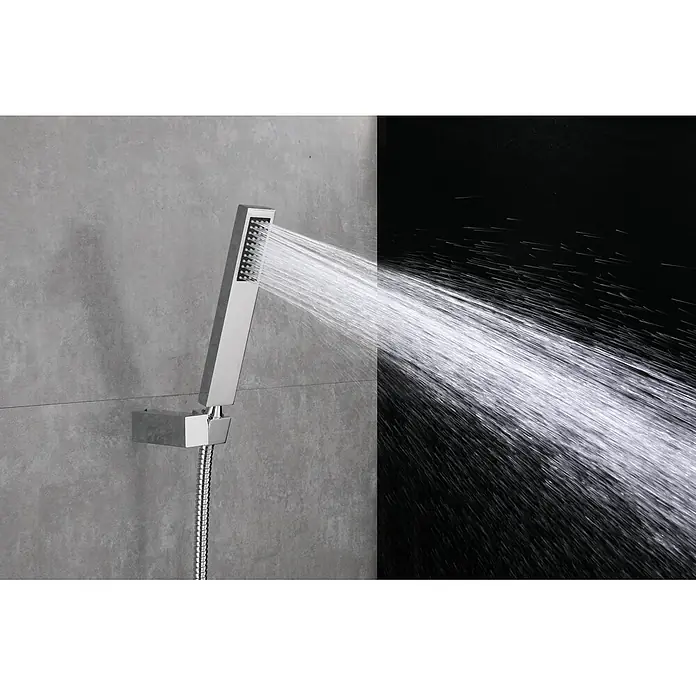 Hudor Duschsystem SC213 -  - Ein verchromter, quadratischer Handbrausekopf, der kräftig Wasser sprüht.