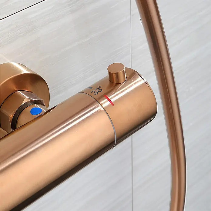 Hudor Duschsystem Pénée SC418 -  - Roségoldener Thermostat-Duschmischer auf 38°C eingestellt.