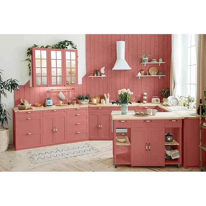 Caleo Color Buntlack Rosenknospe - Rosenknospe, Seidenmatt, 0,15 l, Wasserbasiert - U-förmige Küche in Pink mit hellen Holzplatten.
