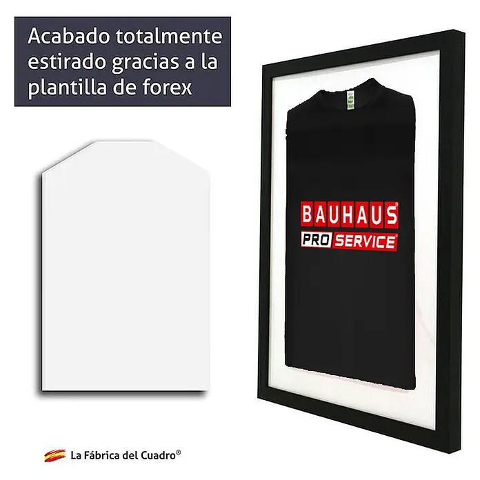 Cuadro enmarcado para camiseta - Negro, An x Al: 40 x 56 cm - Plantilla de forex blanca para estirar perfectamente prendas, mostrada con una camiseta enmarcada.