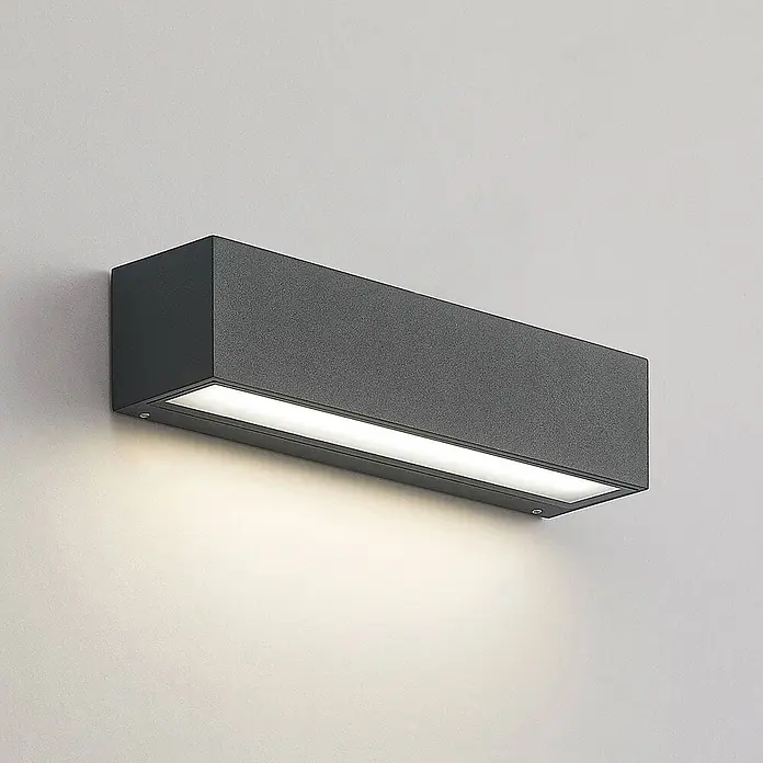 Arcchio LED Wandleuchte aussen in anthrazit, Aussenlampe Wand -  - Rechteckige dunkelgraue Wandleuchte mit Textur, strahlt warmweißes Licht nach unten ab.