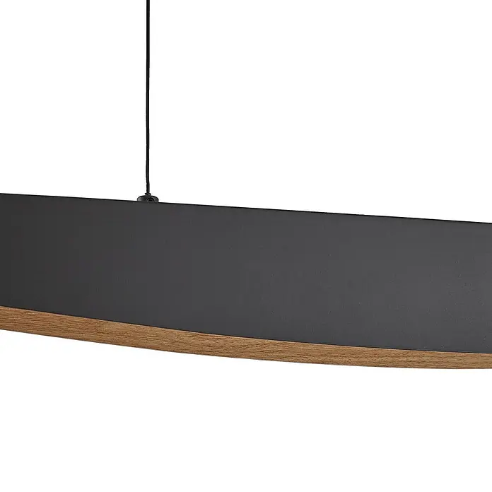 Lucande LED Pendelleuchte Esstisch dimmbar, Hängelampe Esszimmerlampe -  - Dunkelgraue Pendelleuchte mit gebogenem Naturholz-Akzent unten, an schwarzem Kabel aufgehängt.