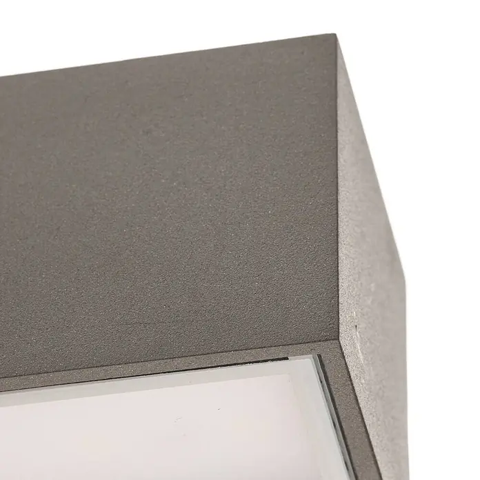 Arcchio LED Wandleuchte aussen in grau, Aussenlampe Wand -  - Eckige graue Leuchte mit texturierter Oberfläche und transparenter Lichtaustrittsfläche.