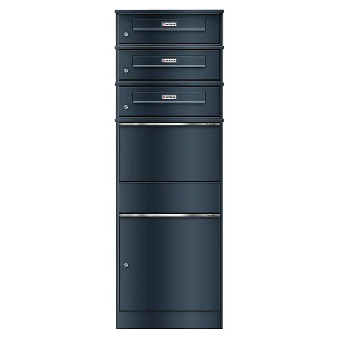 Metzler Paketbox 3 BRFK BISPO RE - L x B x H: 37,4 x 50,3 x 147,7 cm, Anthrazit, Stahl, Paketfach, 3 Briefkastenfächer und Namensschildern - Anthrazitfarbenes Metall-Briefkastensystem mit drei oberen Einwurfschlitzen, Einzelschlössern und zwei unteren Fächern, alle mit „Metzler“-Branding.