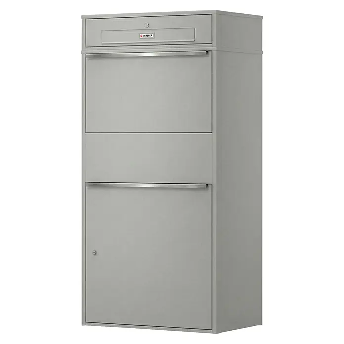 Metzler Paketbox XL BRFK MAX RE - L x B x H: 45,4 x 72 x 145 cm, Graualuminium, Stahl, Paketfach - Graue Paketbriefkasten aus Metall mit oberem Einwurfschlitz, "METZLER"-Branding und zwei großen Fächern mit Griff und Schlüssellöchern.
