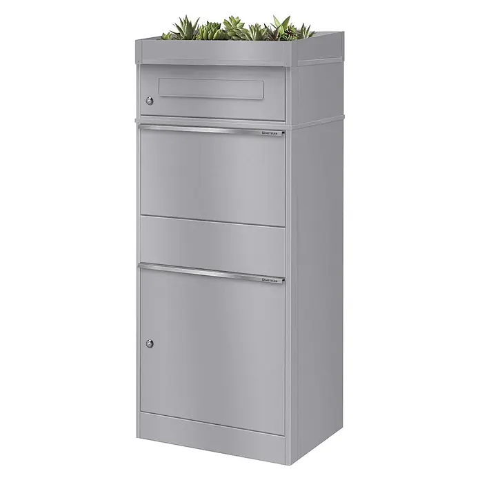 Metzler Paketbox BRFK PD BISPO - L x B x H: 37,4 x 50,3 x 119,9 cm, Graualuminium, Stahl, Paketfach, Mit Pflanzdach - Hellgrauer Metall-Paketkasten mit Einwurfschlitz, zwei abschließbaren Fächern und einem Pflanzgefäß mit Sukkulenten oben.