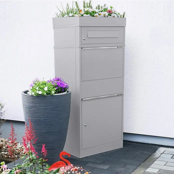 Metzler Paketbox BRFK PD BISPO - L x B x H: 37,4 x 50,3 x 119,9 cm, Graualuminium, Stahl, Paketfach, Mit Pflanzdach - Hoher grauer Paket- und Briefkasten mit mehreren Fächern und integriertem Pflanzkasten.