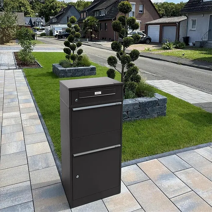 Metzler Paketbox BRFK BISPO RE - L x B x H: 37,4 x 50,3 x 112,9 cm, Eisenglimmer, Stahl, Paketfach - Anthrazitfarbener freistehender Paketbriefkasten aus Metall mit Einwurf und zwei Paketfächern, außen platziert.