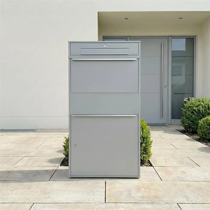 Metzler Paketbox XL BRFK BISPO MAX - L x B x H: 45,4 x 72 x 145 cm, Graualuminium, Stahl, Paketfach - Moderner, grauer Metall-Brief- und Paketkasten mit mehreren Fächern und Schlössern am Hauseingang.