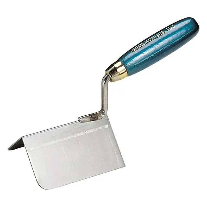 Jung Henkelmann Außeneckenkelle - 100 mm - Eckenspachtel mit blauem Holzgriff, ideal zum Glätten von Innenecken bei Bau- und Renovierungsarbeiten.