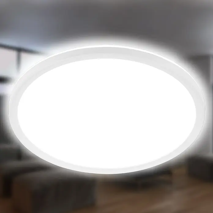 Brilo Plafón LED redondo Slim Case - 18 W, Ø x Al: 29 x 3 cm, Blanco, Blanco neutro - Lámpara de techo redonda blanca iluminada en una habitación borrosa.