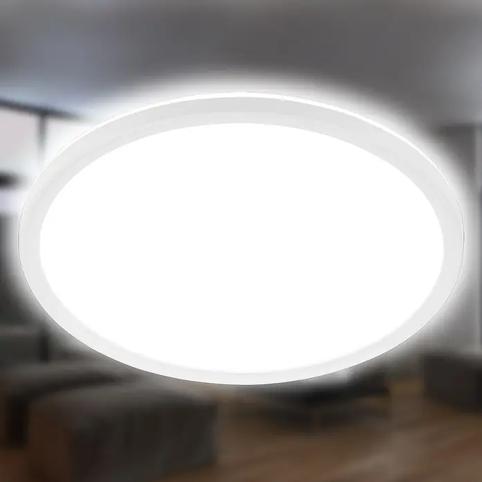 Brilo Plafón LED redondo Slim Case - 22 W, Ø x Al: 42 x 3 cm, Blanco, Blanco neutro - Luminosa lámpara de techo LED redonda y blanca que ilumina una sala de estar moderna y borrosa.