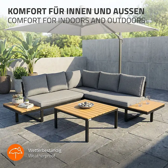ML-Design Loungesofa - Stahl, Grau - Wetterfestes Lounge-Set für den Außenbereich mit dunklen Gestellen, Holztischen und grauen Polstern auf einer Terrasse unter einem Sonnenschirm.