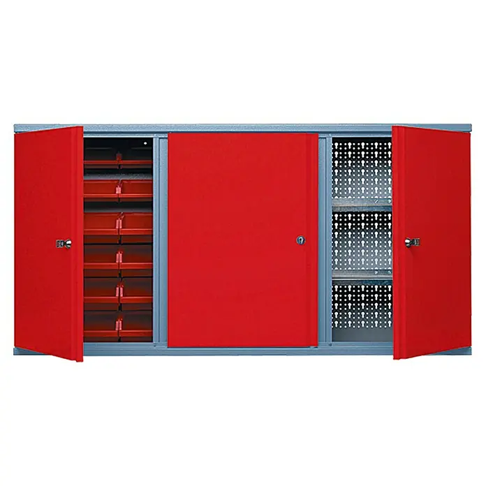 Küpper Armario colgante - L x An x Al: 19 x 120 x 60 cm, 18 cajas, Número de puertas: 3 ud., Rojo/Gris plata - Imagen de un armario de herramientas rojo con puertas correderas y estantes para guardar herramientas y piezas pequeñas.